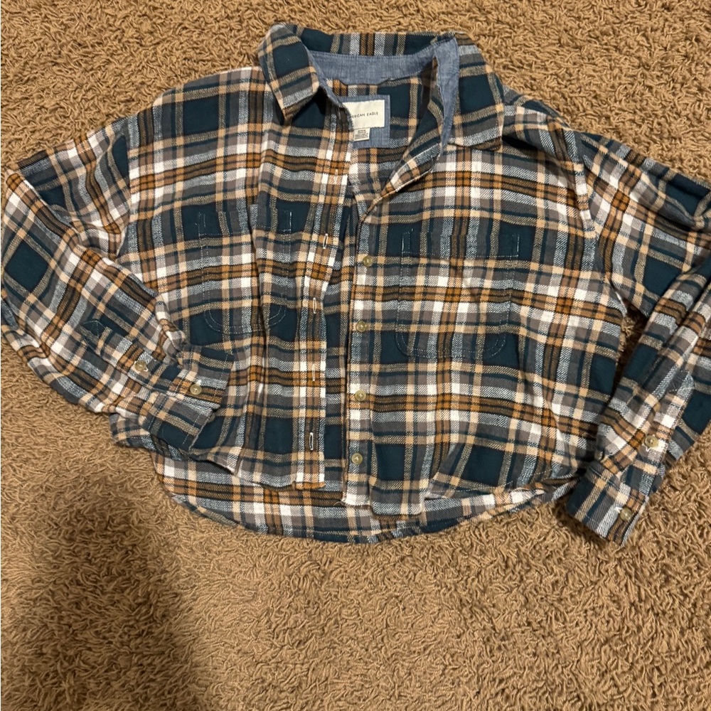 American Eagle cropped flannel size medium